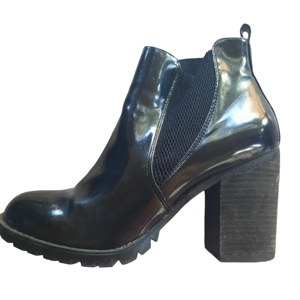 STEVE MADDEN Lyonn Patent Ankle Bootie - Picture 4 of 10